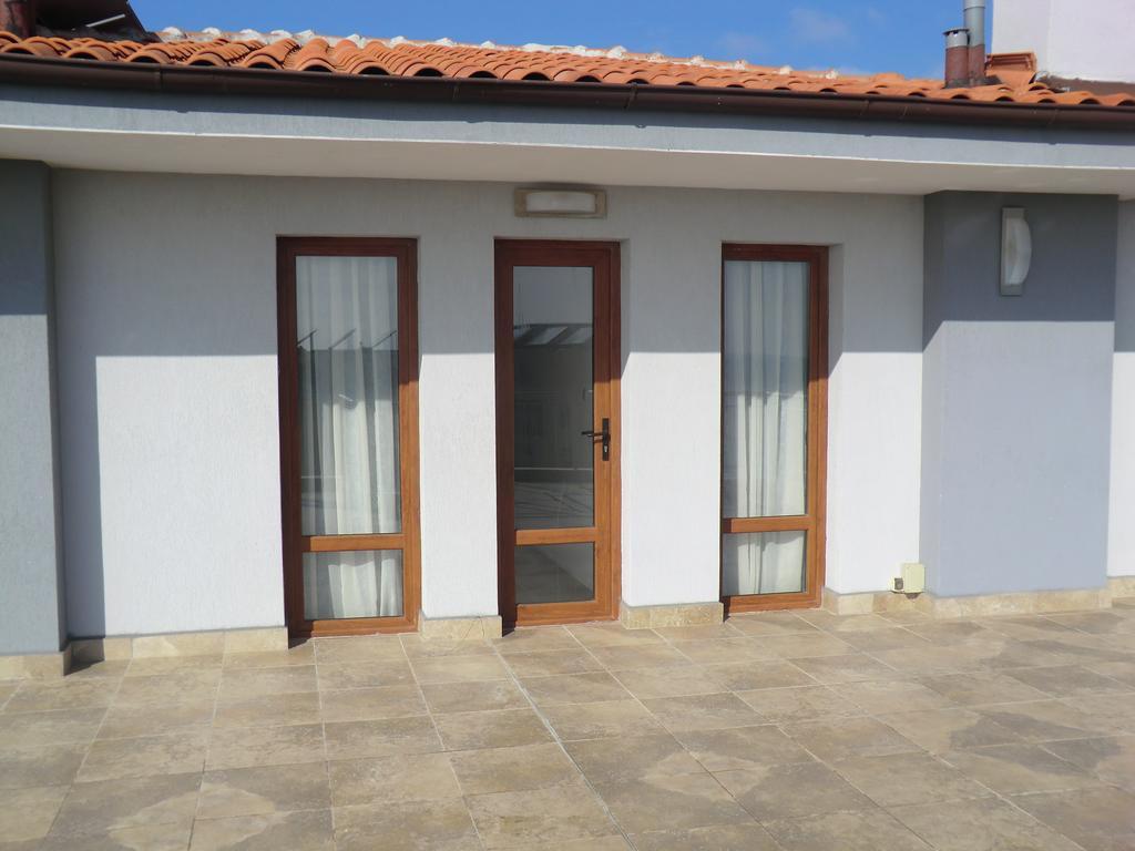 Guest House Petrovi Равда Экстерьер фото